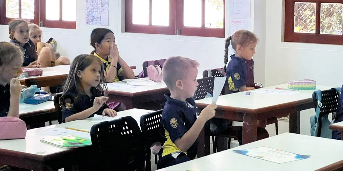 primary-school-highlights-english-language-learning Primary students in their classroom