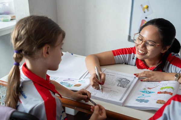 tour bilingual program subject french student with teacher close mentoring