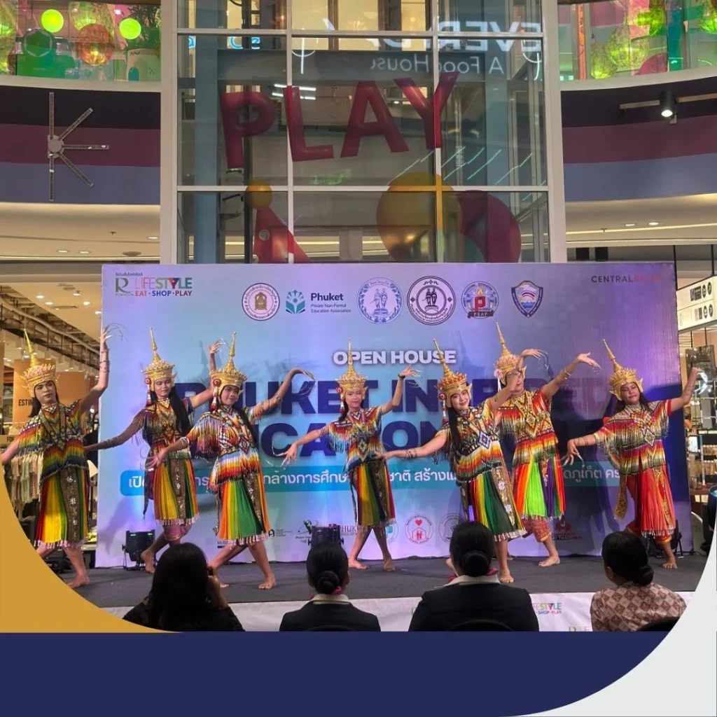 Dance presentation during open hub